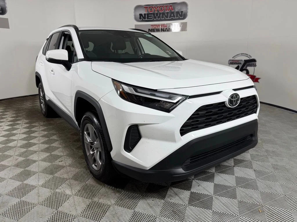 2022 Toyota RAV4 XLE FWD's photo