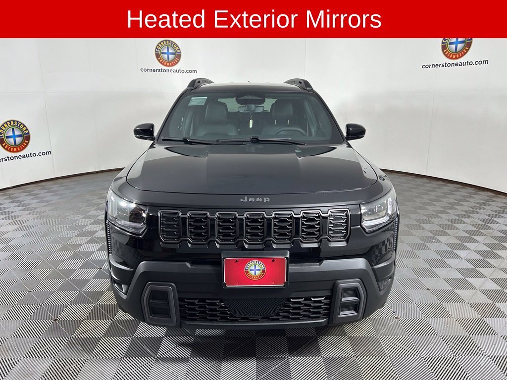 New 2026 Diamond Black Crystal Pearl-Coat Exterior Paint Jeep Laredo image 13