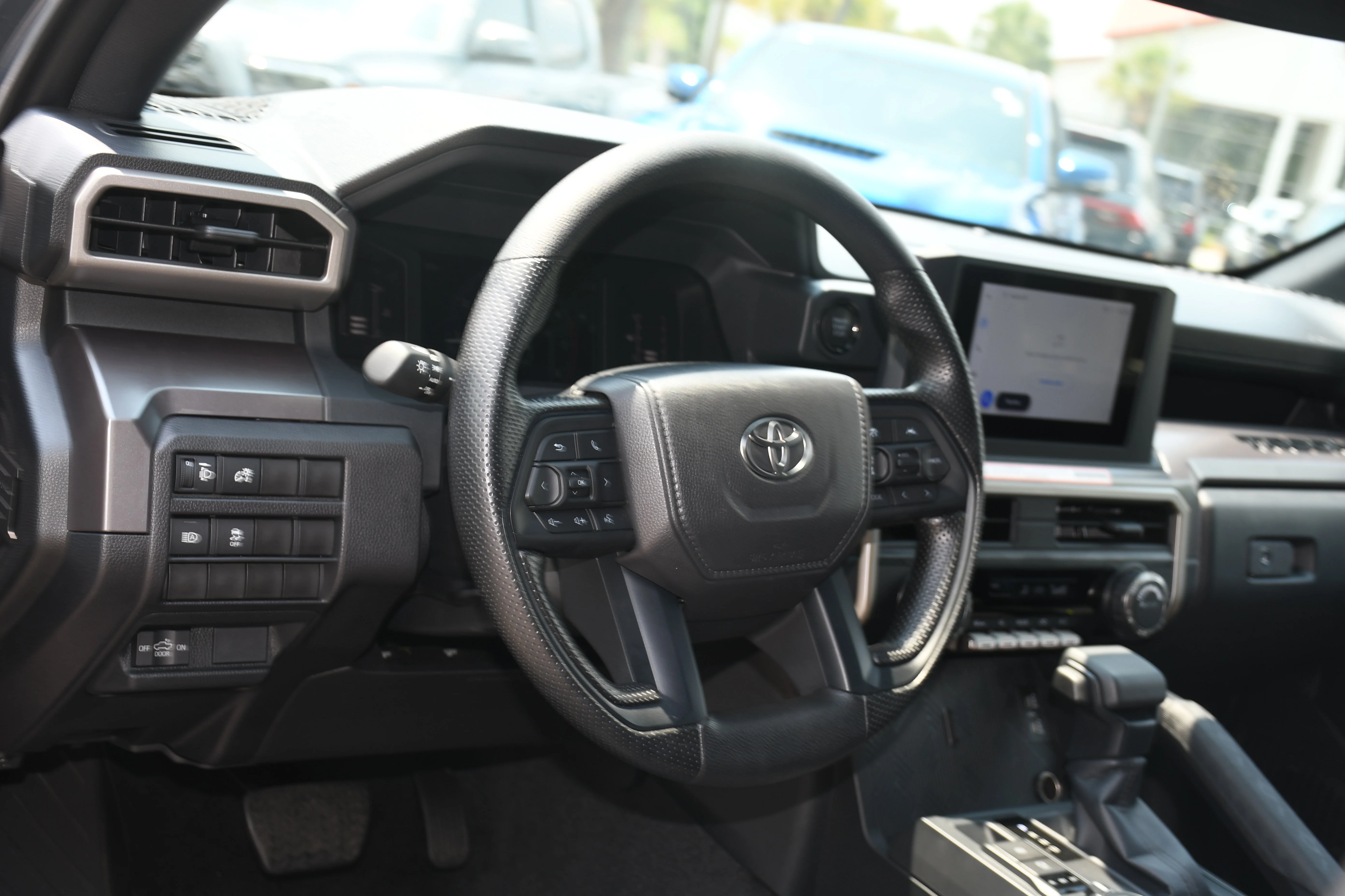 2025 Toyota Tacoma SR5 - Photo 8