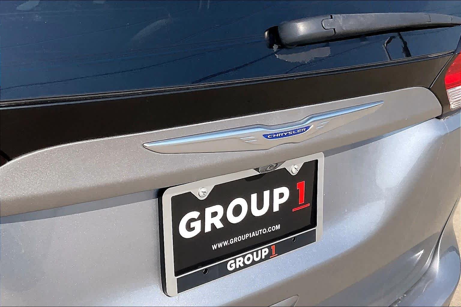 Used 2019 Billet Silver Metallic Clearcoat Chrysler Touring Plus image 29