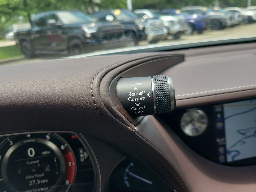 Used 2018 White Lexus 500 Base image 30