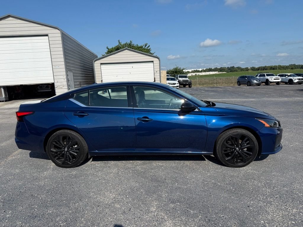 Used 2024 Blue Nissan 2.5 SR image 15