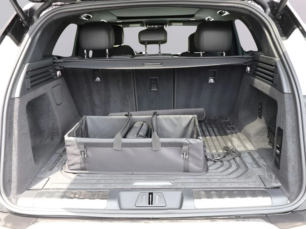 Certified Used 2025 Fuji White Land Rover Dynamic SE image 16