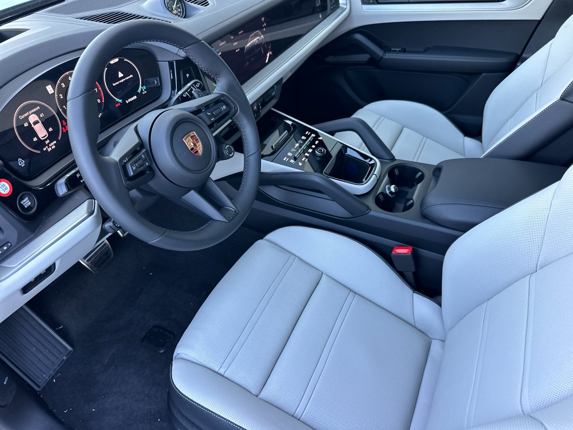 New 2026 Montego Blue Metallic Porsche E-Hybrid image 5