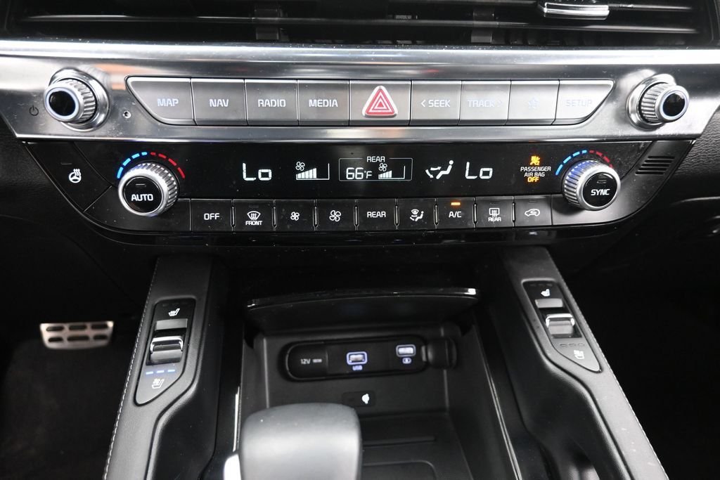 Used 2022 White Kia SX image 19