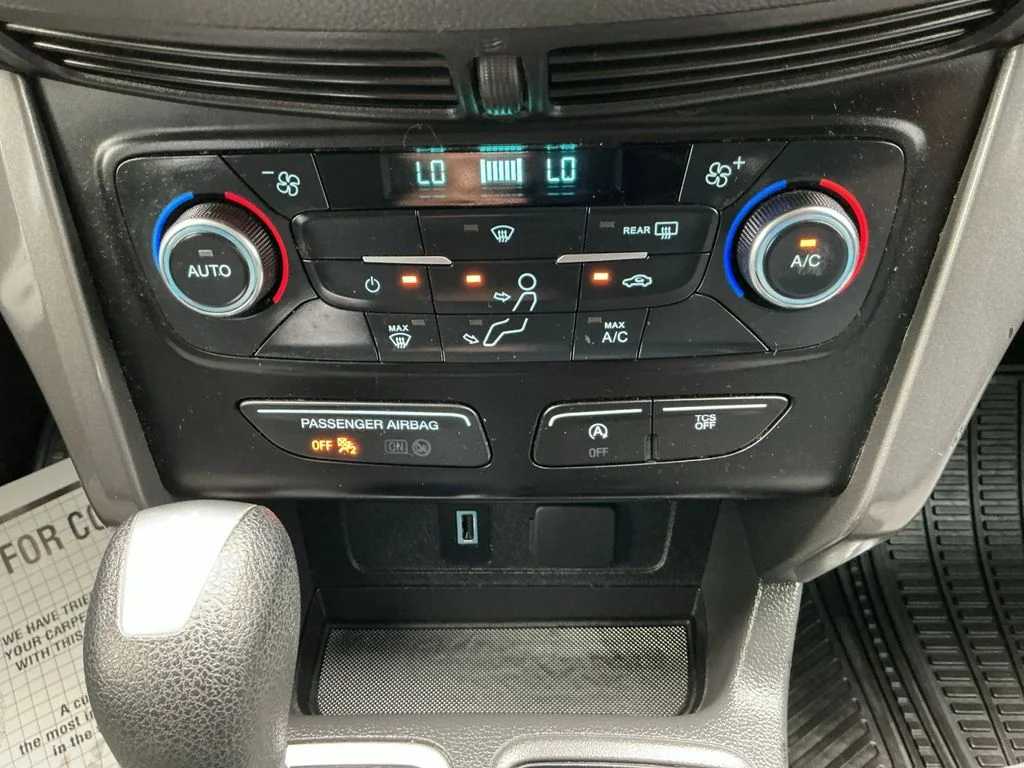 Used 2017 Blue Ford SE image 16