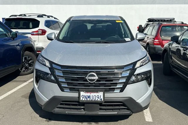 Used 2024 Silver Nissan SV image 3