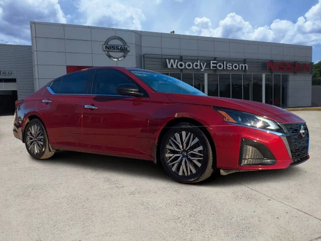 Used 2024 Red Nissan 2.5 SV image 1