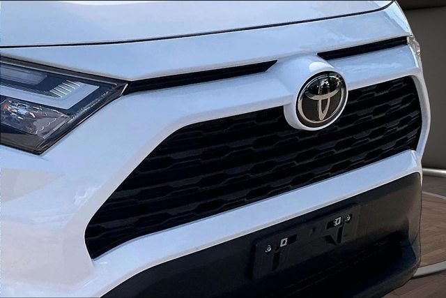 Used 2025 White Toyota XLE image 26