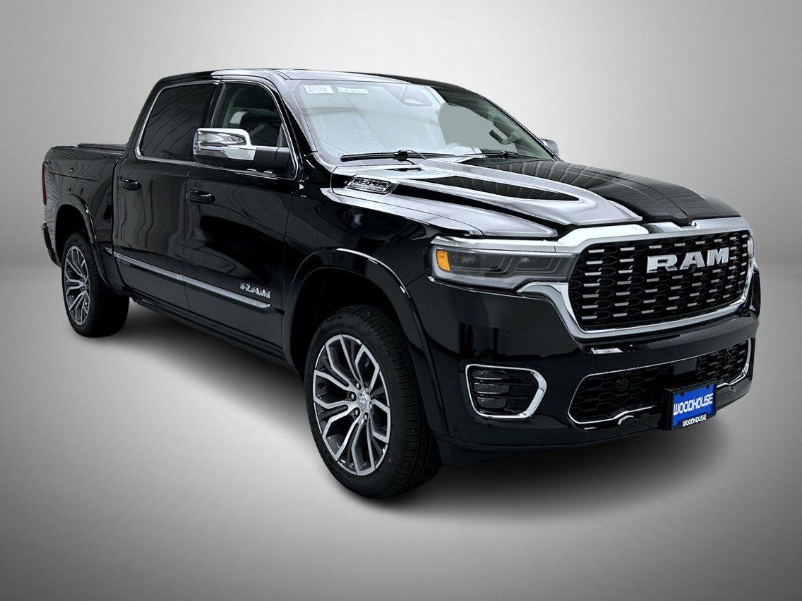 New 2027 Diamond Black Crystal Pearl-Coat Exterior Paint RAM Tungsten image 3