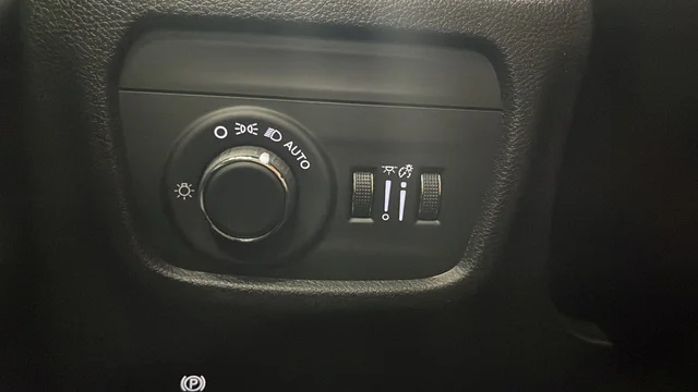 New 2026 Silver Zynith Exterior Paint Jeep Altitude image 39