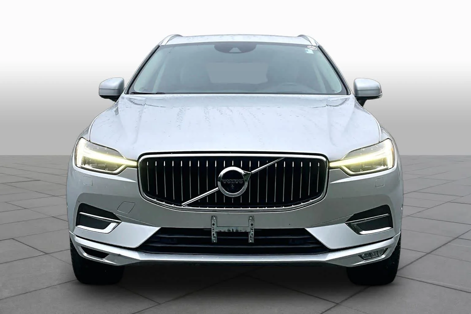 Used 2019 Bright Silver Metallic Volvo Inscription image 4