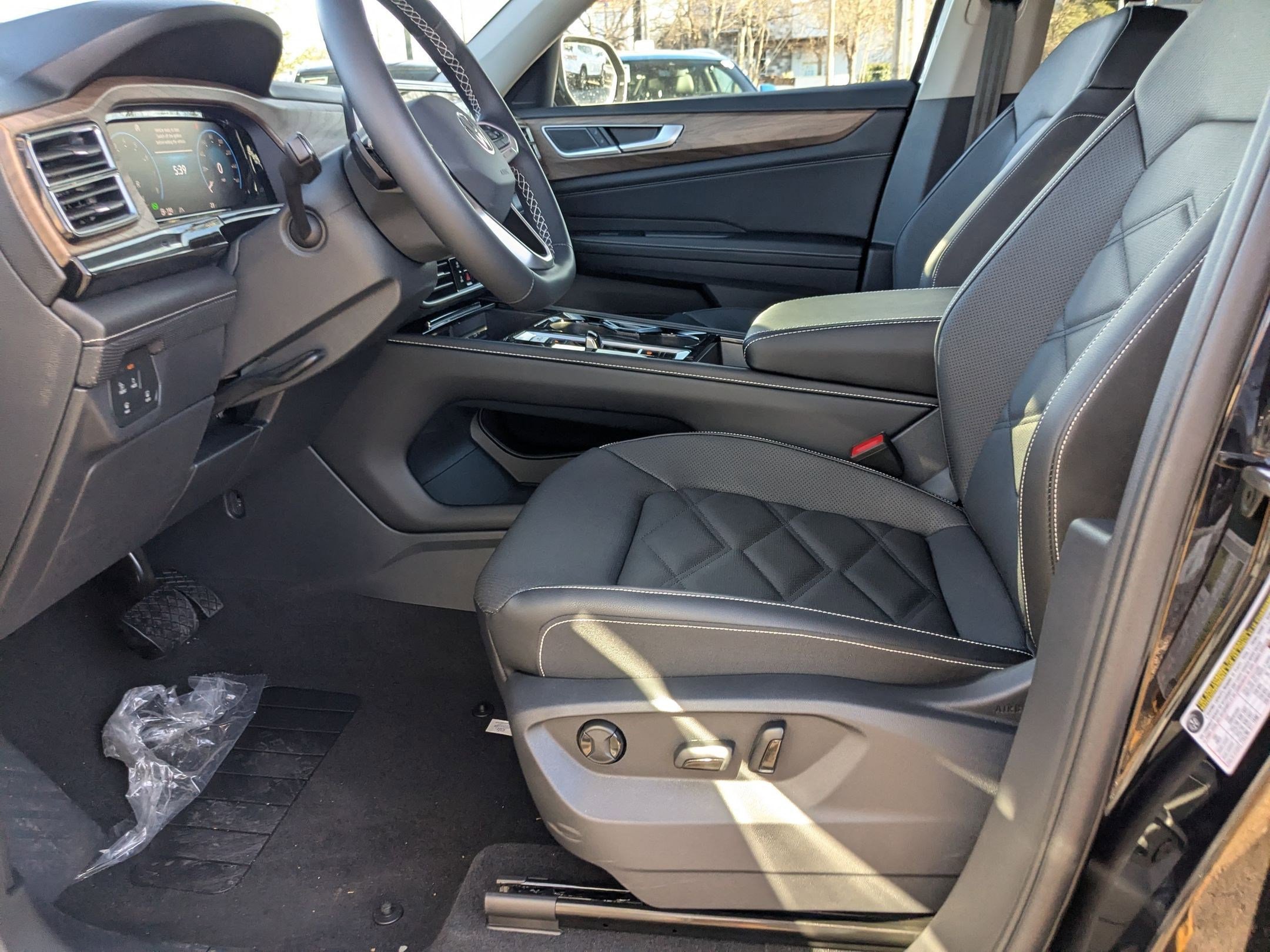 New 2026 Deep Black Pearl Volkswagen 2.0T SE w/Technology image 5