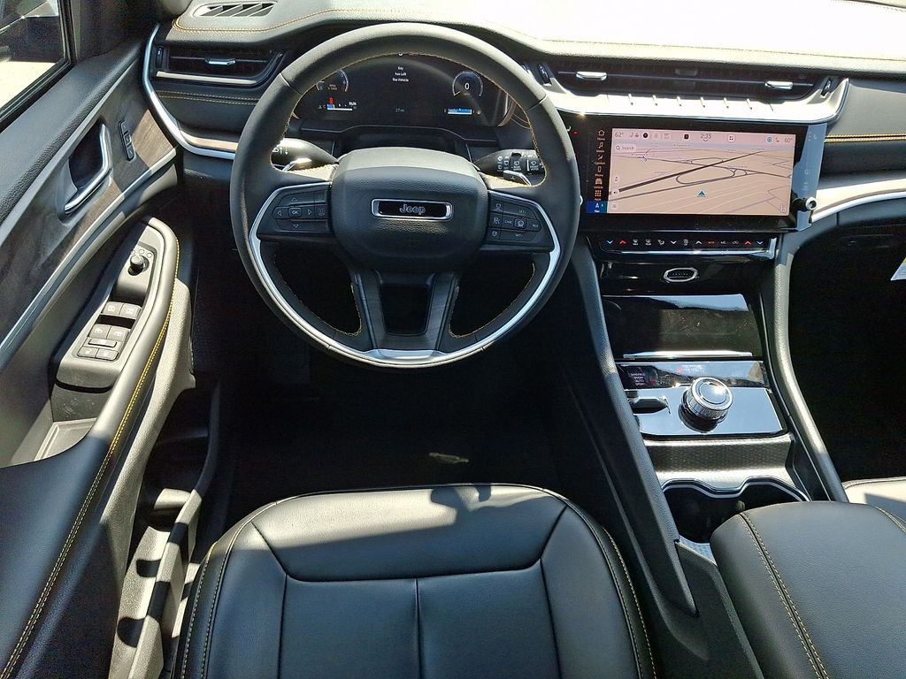 New 2026 Diamond Black Crystal Pearlcoat Jeep  image 7