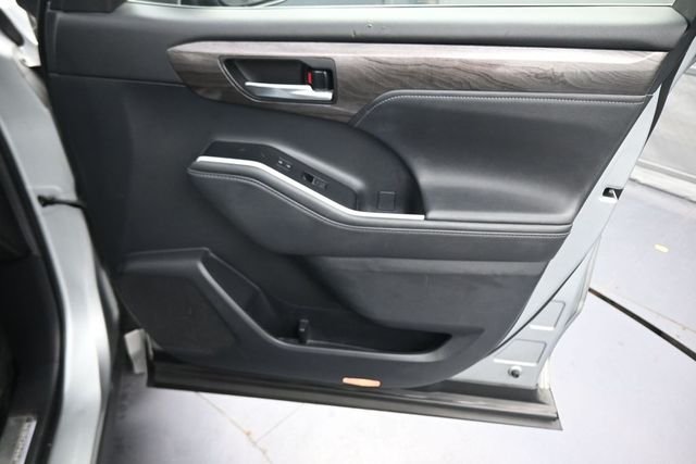 Used 2021 Silver Toyota Platinum image 13
