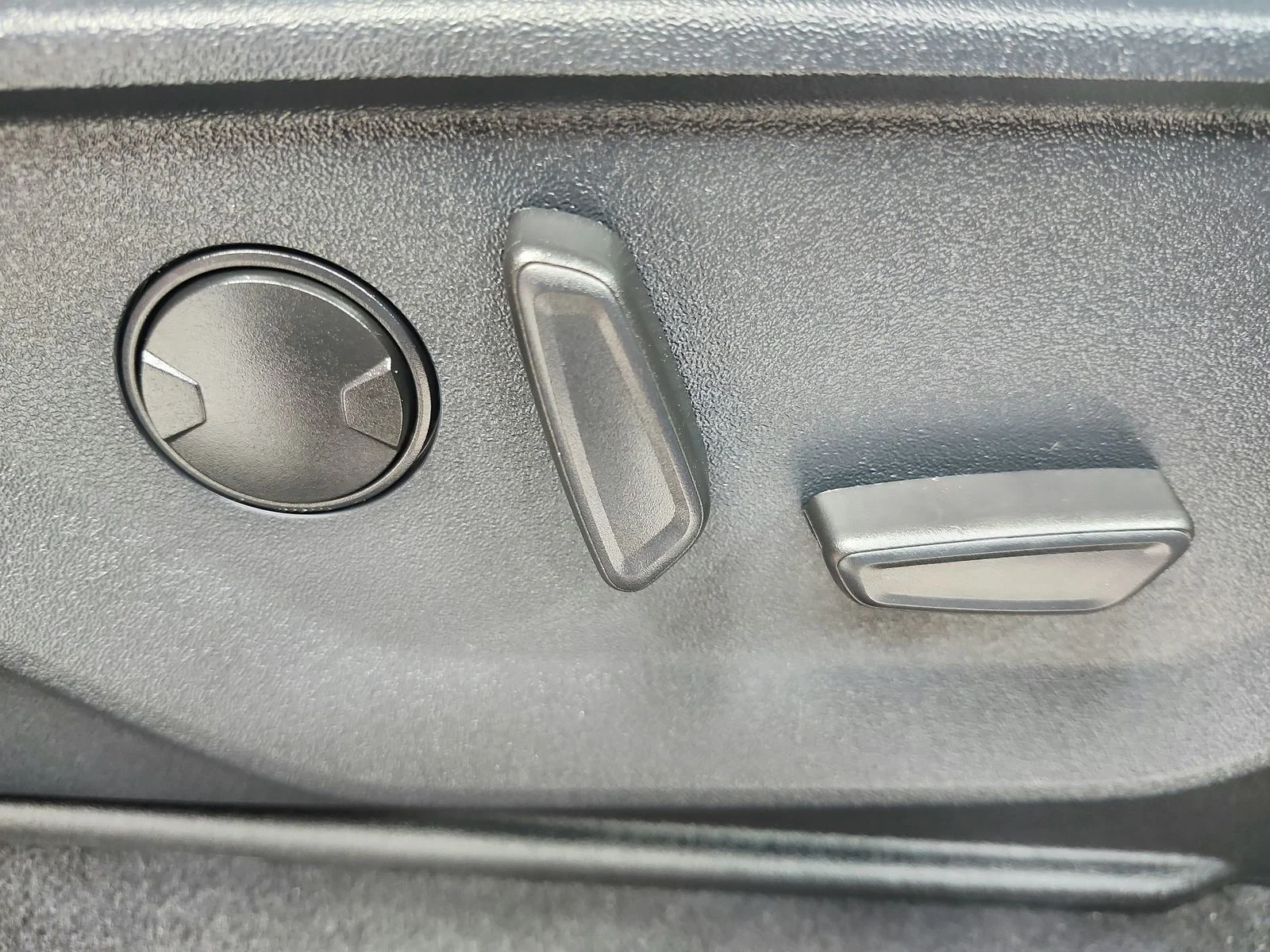 Used 2025 Red Ford Lariat image 48