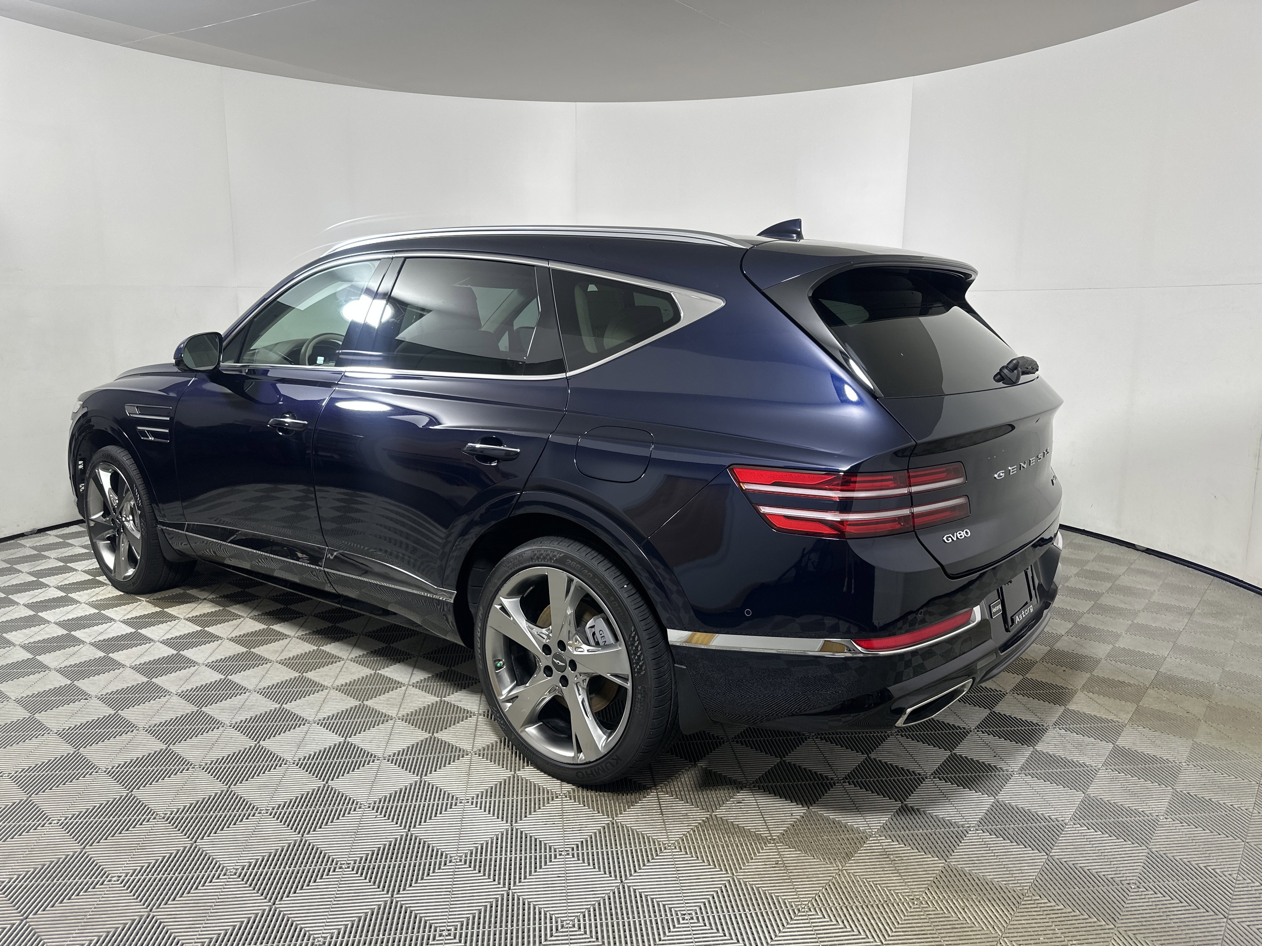 Used 2024 Capri Blue Genesis  image 5