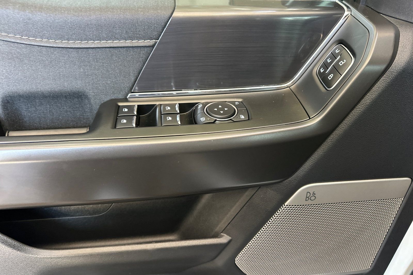 Used 2025 White Ford Lariat image 10