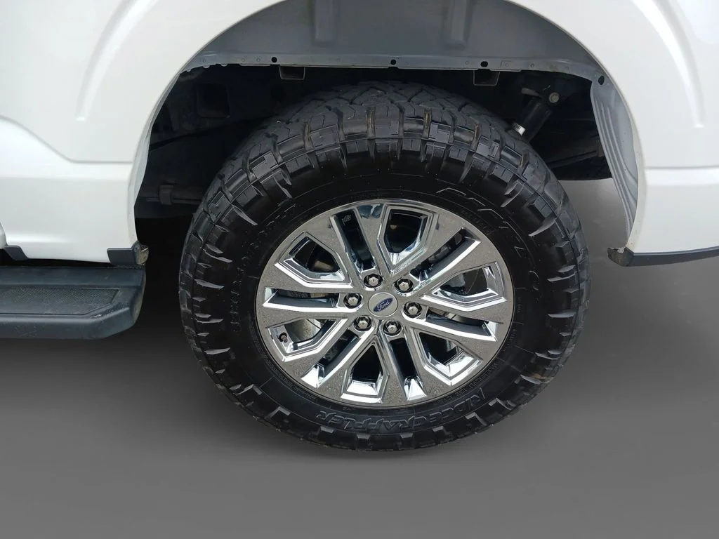 Used 2024 White Ford Lariat image 8