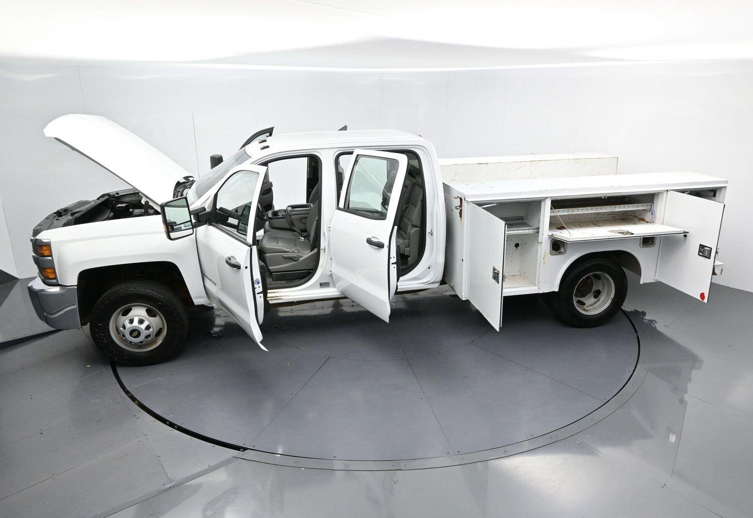 Used 2019 SUMMIT WHITE Chevrolet WT image 38