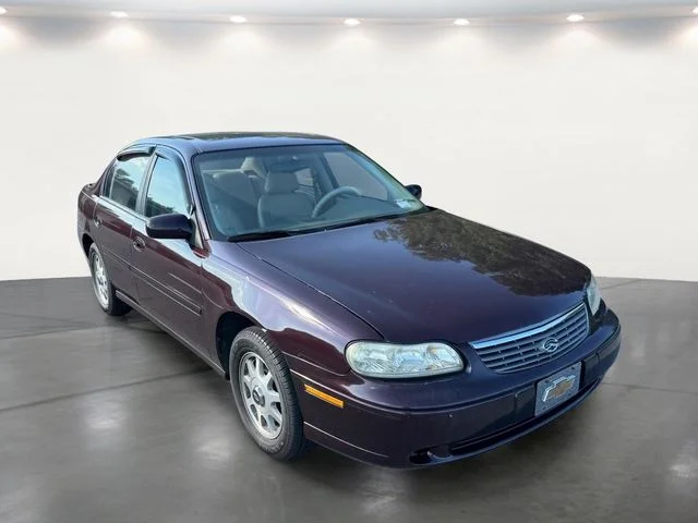 Used 1999 Red Chevrolet LS image 9