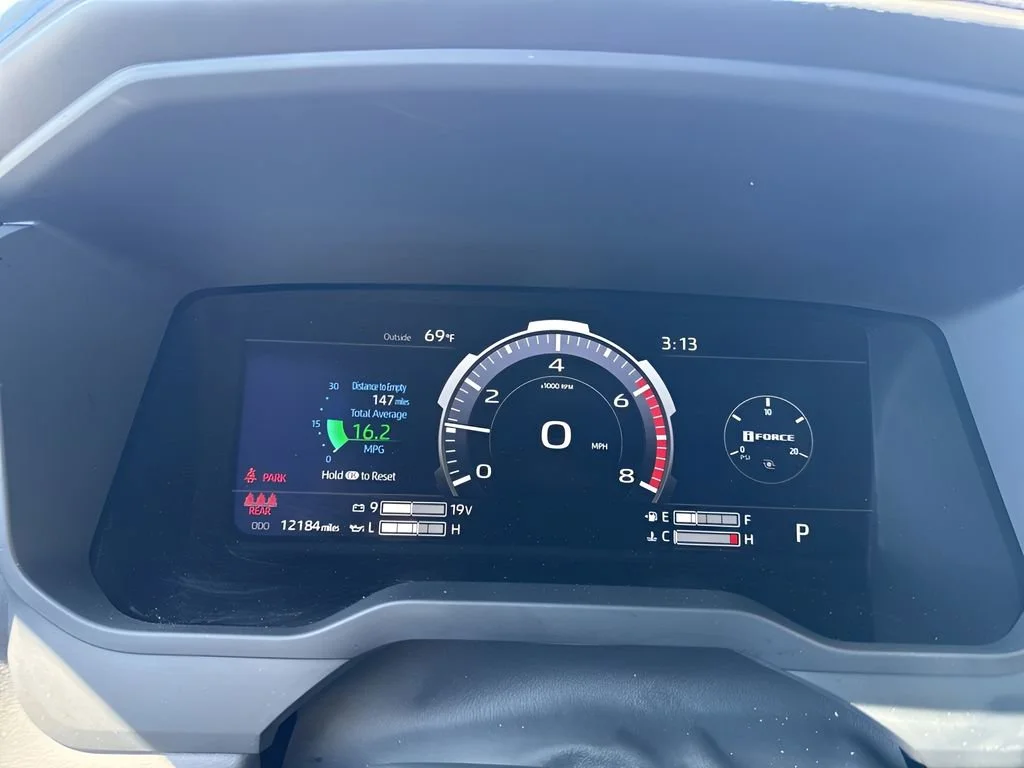 Used 2025 Wind Chill Pearl Toyota Platinum image 27