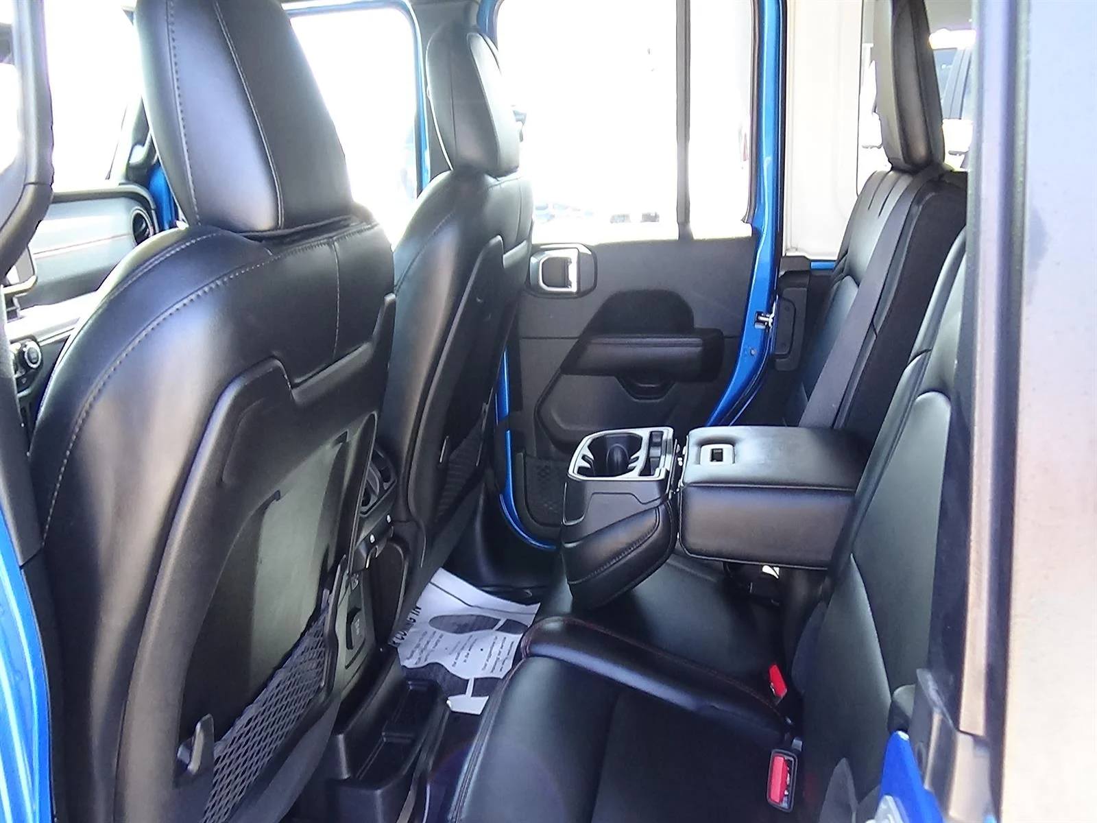 Used 2024 Hydro Blue Pearl Coat (pbj) Jeep Rubicon image 11