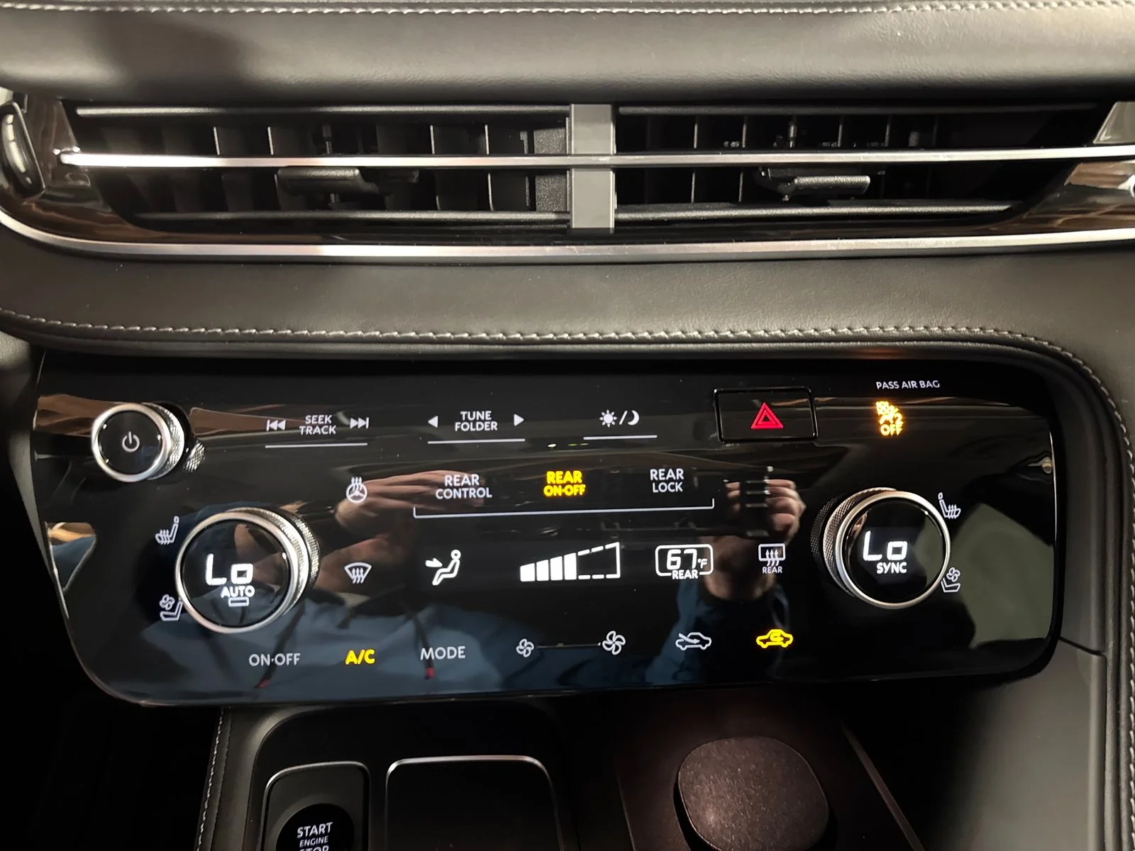 New 2027 GRAPHITE SHADOW INFINITI Luxe AWD image 19
