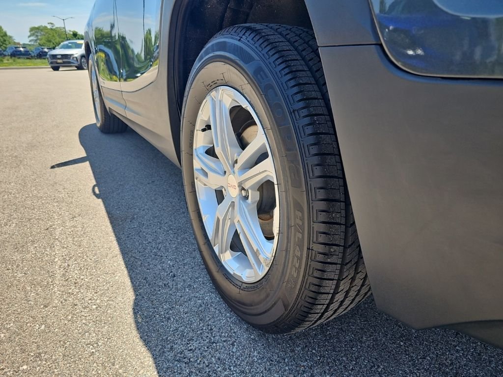 Used 2020 Gray GMC SLE image 36