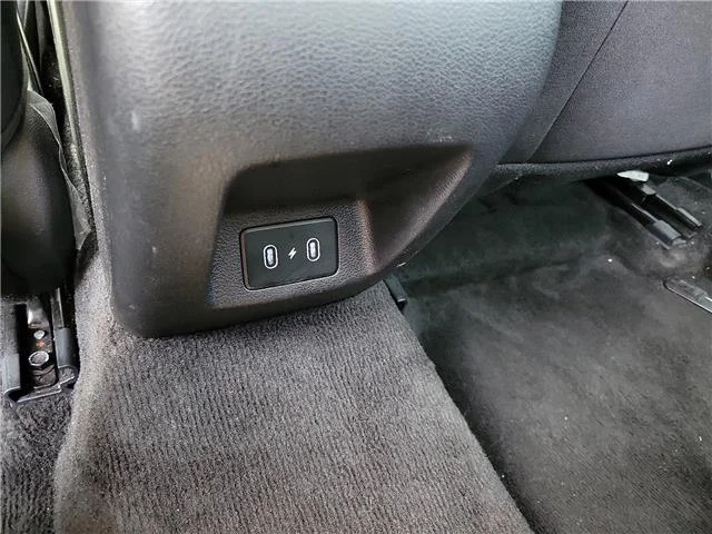 Used 2025 Aero Silver Hyundai SEL Front-Wheel Drive image 9