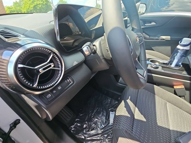 2027 Chevrolet Equinox LT - Photo 11