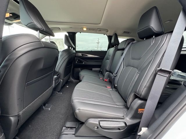 New 2026 RADIANT WHITE INFINITI Luxe FWD image 35