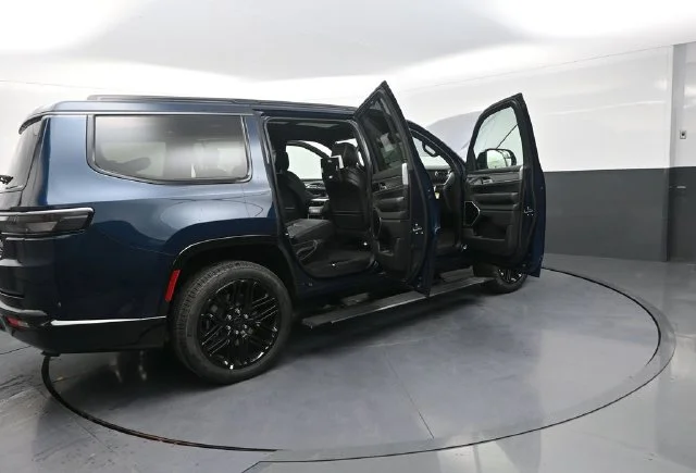 New 2026 Fathom Blue Pearl-Coat Exterior Paint Jeep Limited Reserve image 35