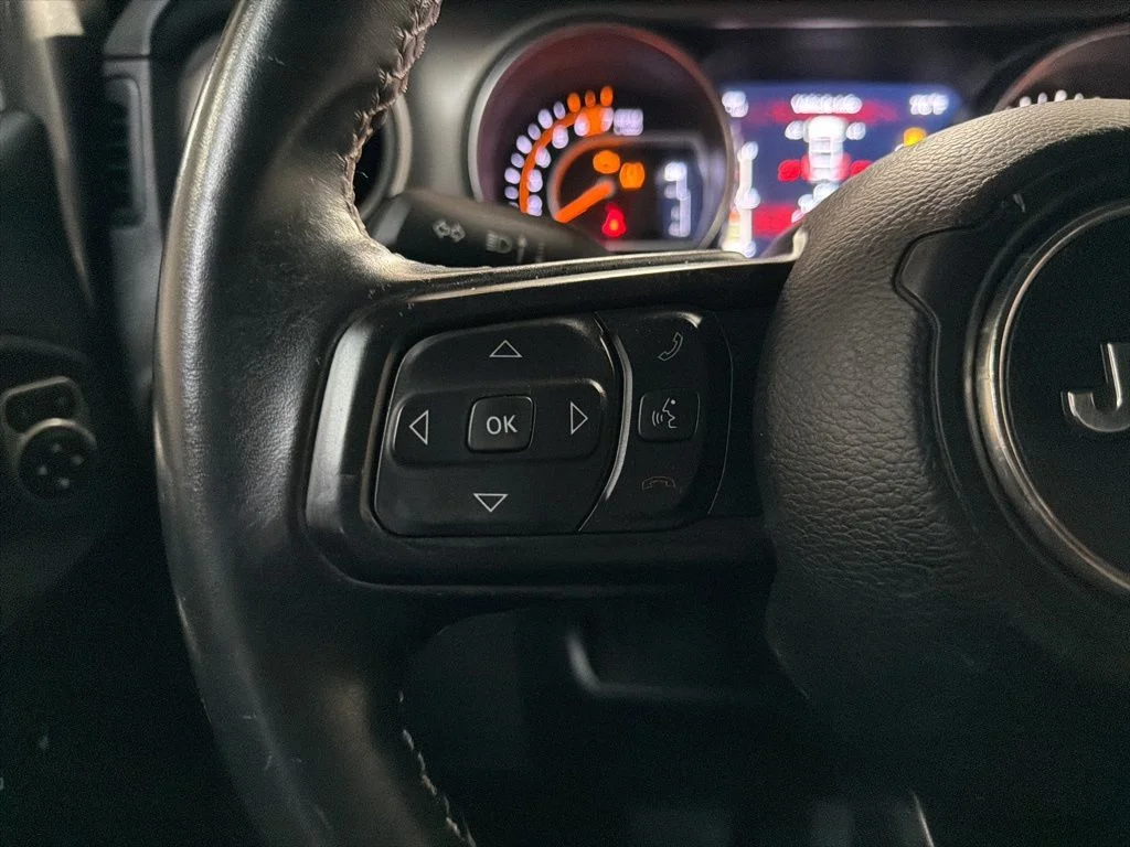 Used 2021 Silver Jeep Unlimited Sport image 17