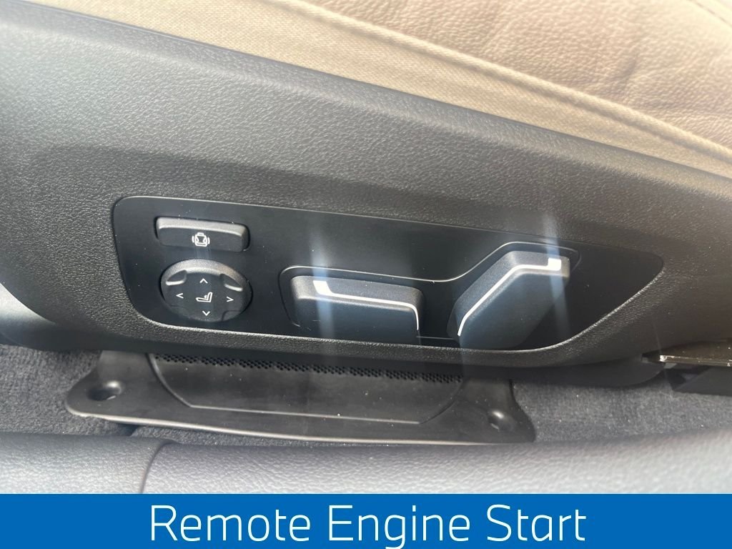 2025 BMW 3 Series 330i - Photo 8