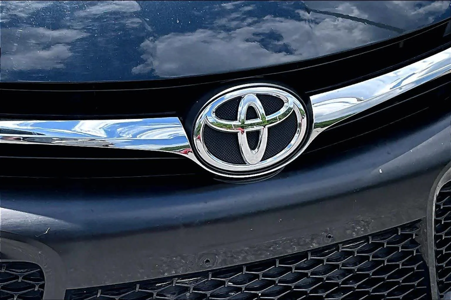 Used 2017 Cosmic Gray Mica Toyota SE image 29