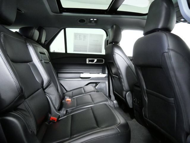 Used 2024 Silver Ford XLT image 12