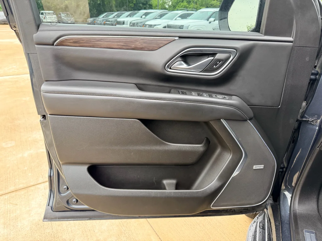 Used 2022 Evergreen Gray Metallic Chevrolet LT image 10