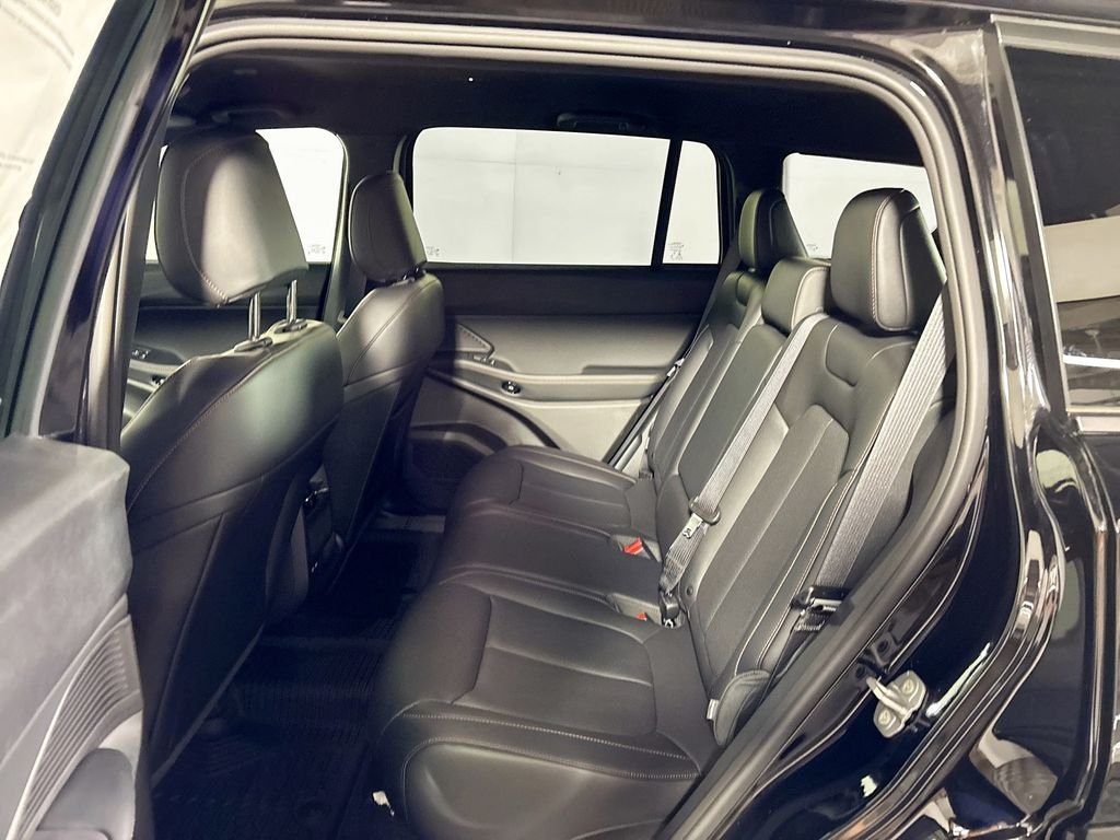 New 2026 Diamond Black Crystal Pearlcoat Jeep Limited image 19