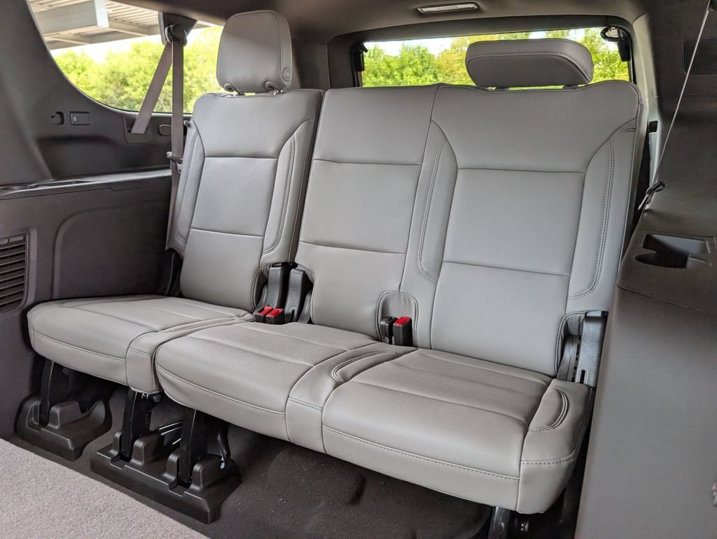 2026 Chevrolet Suburban LT - Photo 8