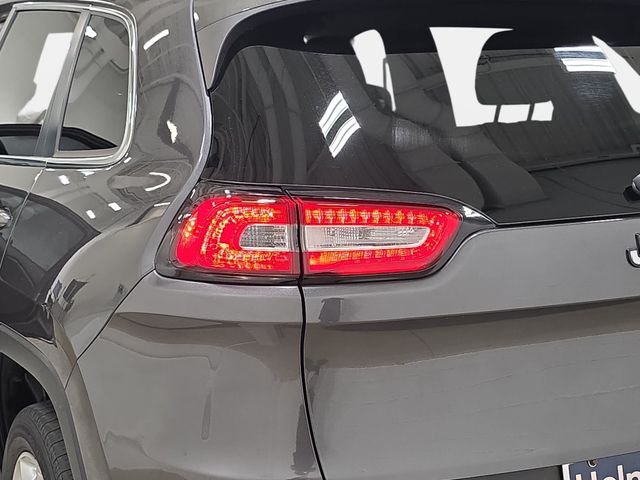 Used 2016 Gray Jeep Limited image 33