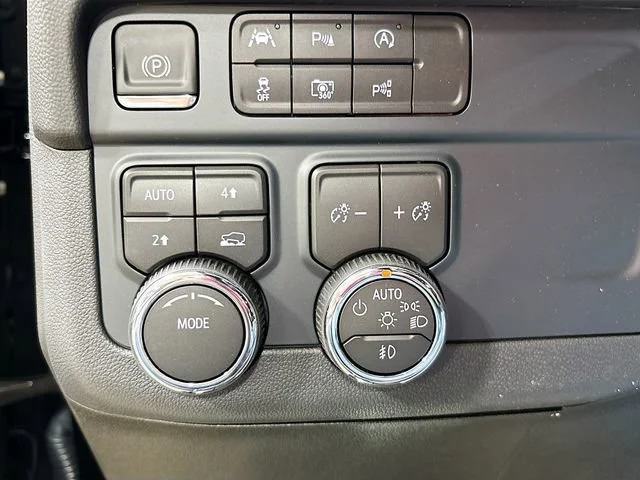2025 Chevrolet Suburban Premier - Photo 13