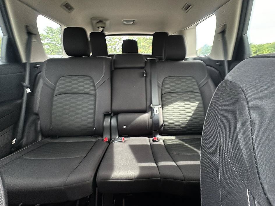 Used 2025 Super Black Nissan SV image 27