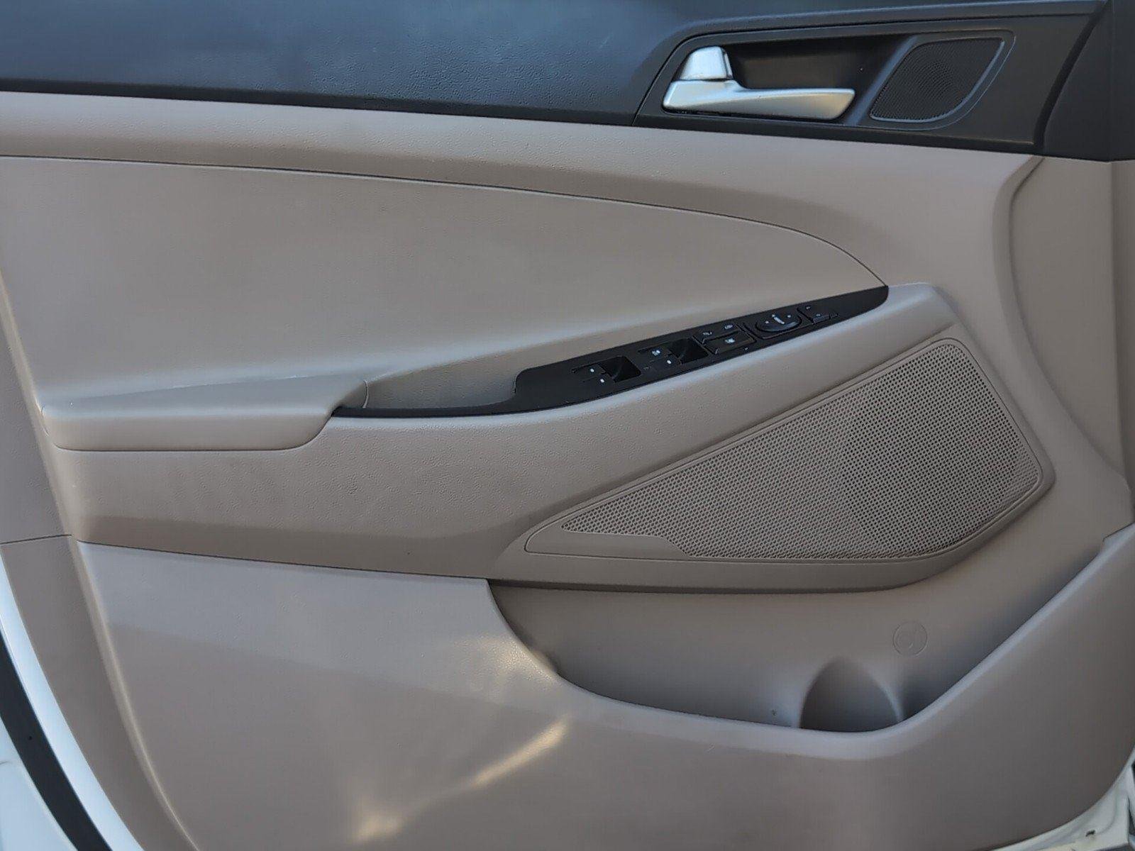 Used 2021 White Cream Hyundai SEL image 16
