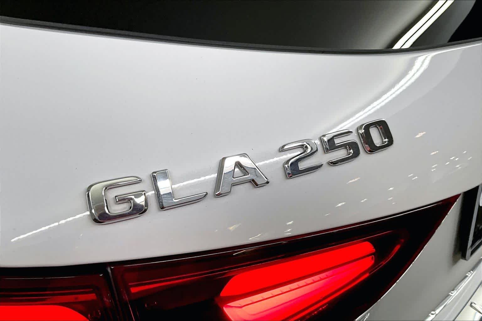 Used 2024 Digital White Metallic Mercedes-Benz GLA 250 image 10