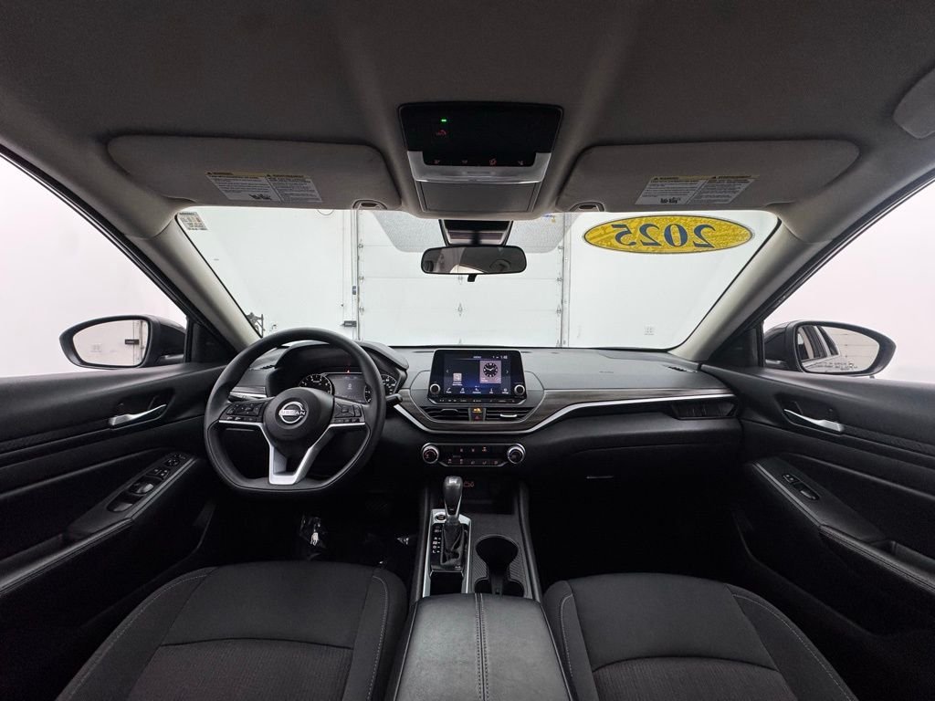 Used 2025 Gun Metallic Nissan 2.5 SV image 3