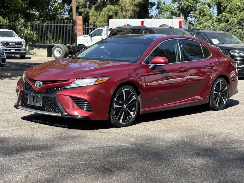 Used 2018 Pearl Toyota XSE V6 image 3