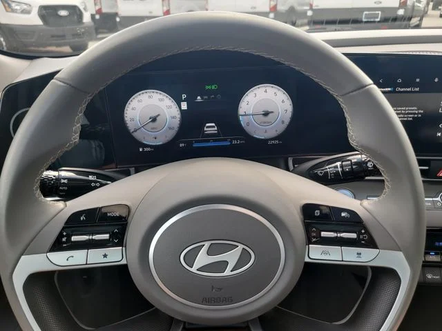 Used 2025  Hyundai SEL Convenience image 28