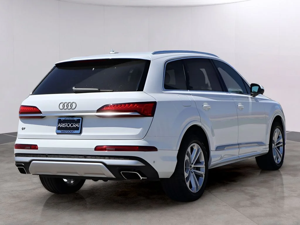 Used 2025  Audi 55 Premium Plus image 7