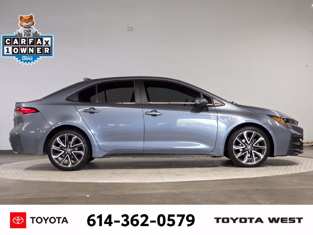 Used 2022  Toyota SE image 4
